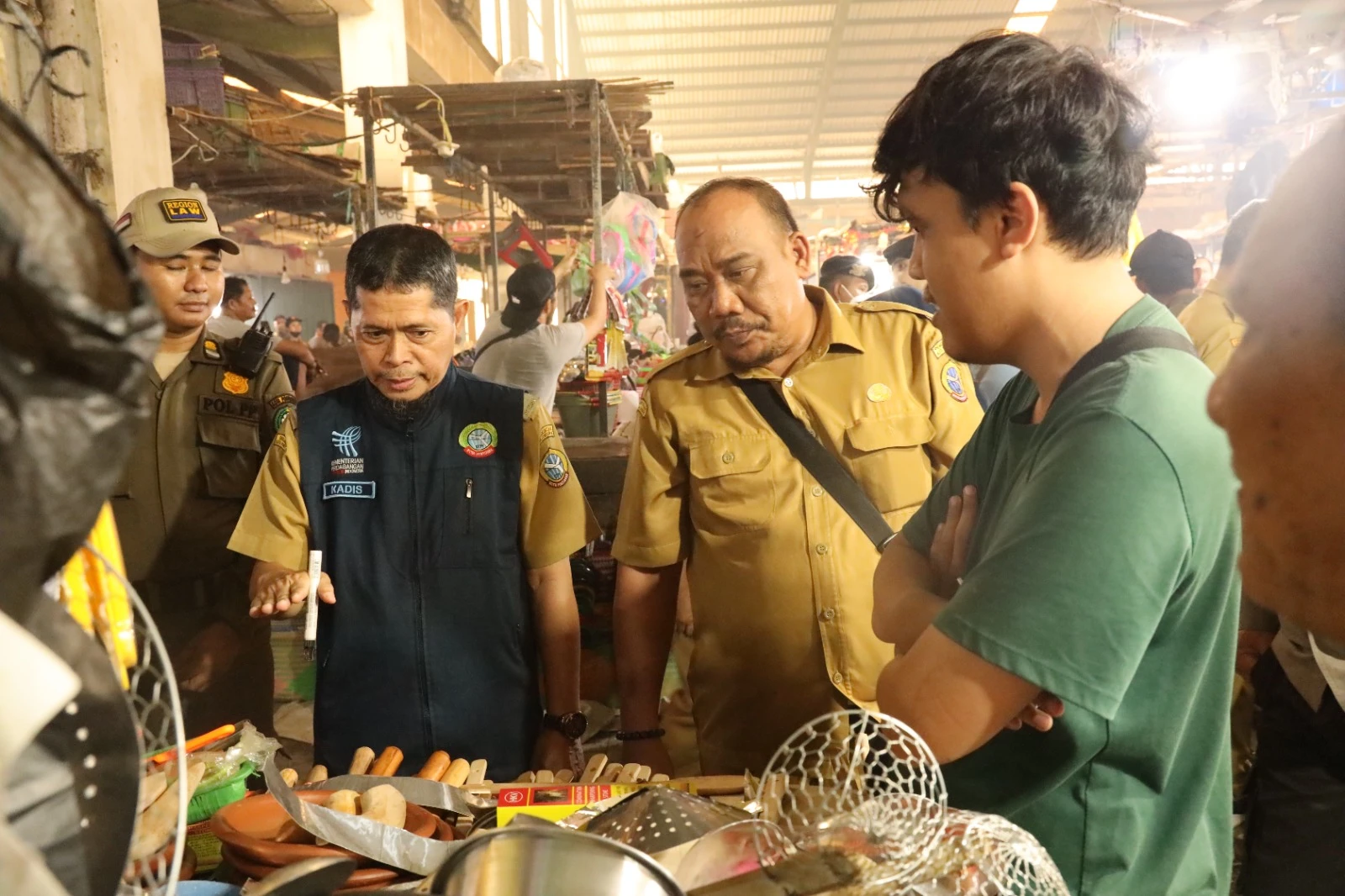 Diskumdag Tertibkan Luasan Kios dan Los Pedagang di Pasar Flamboyan